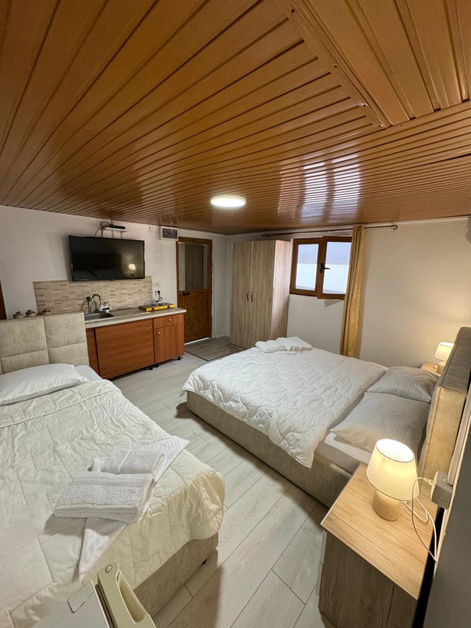 Lake Bliss Cabins ชโคเดอร์ ภายนอก รูปภาพ